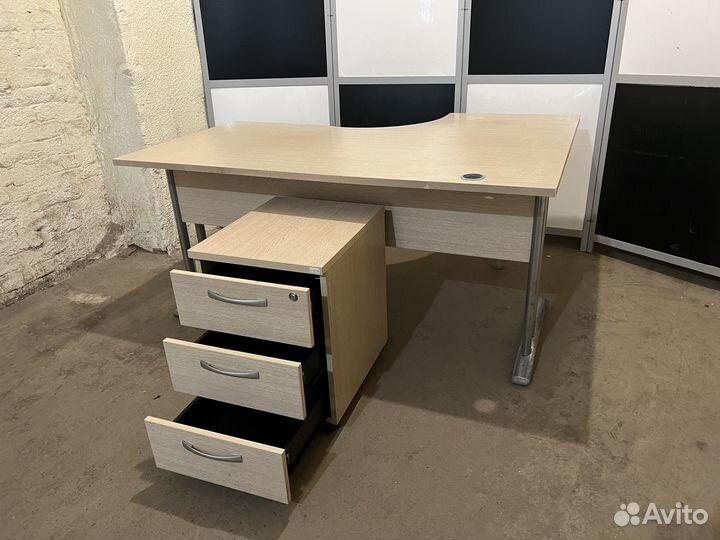 Угловой компьютерный стол с тумбой 160 х 120