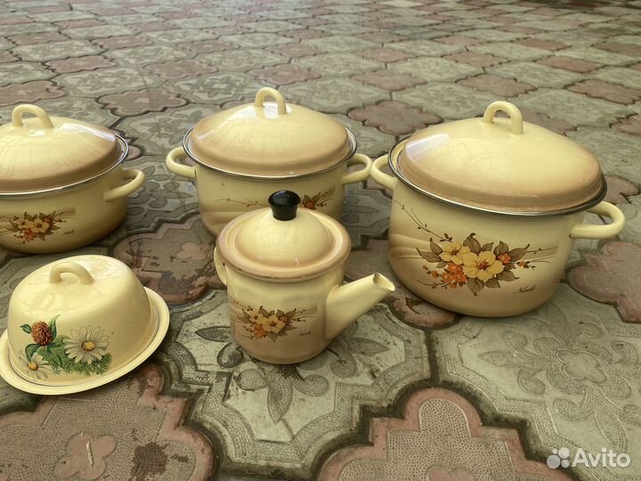 Набор посуды (кастрюльки)