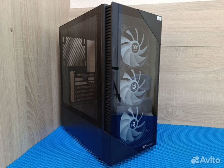 Корпус Thermaltake View 200 TG