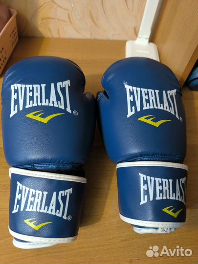 Боксерские перчатки 10 oz