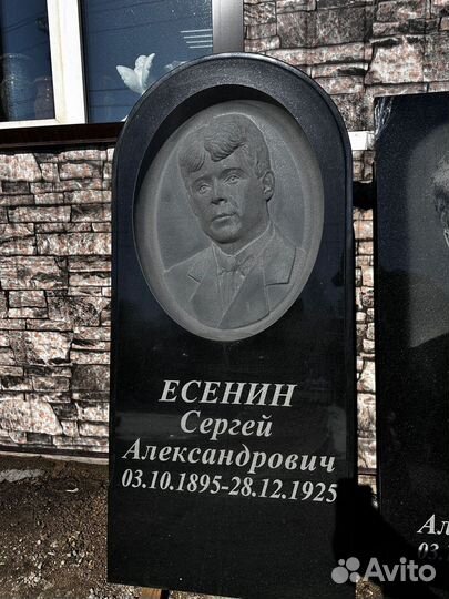 Портрет из камня на памятнике