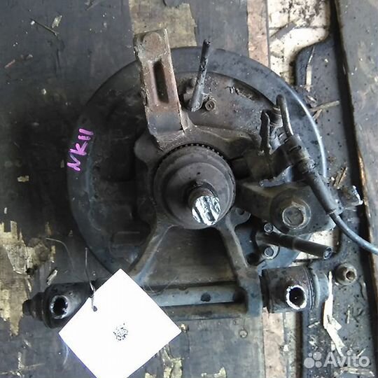 Кулак задний левый Nissan March 2