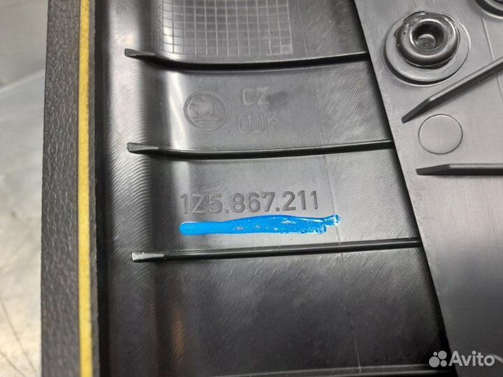 Обшивка двери задней левой Skoda Octavia (A5 1Z)