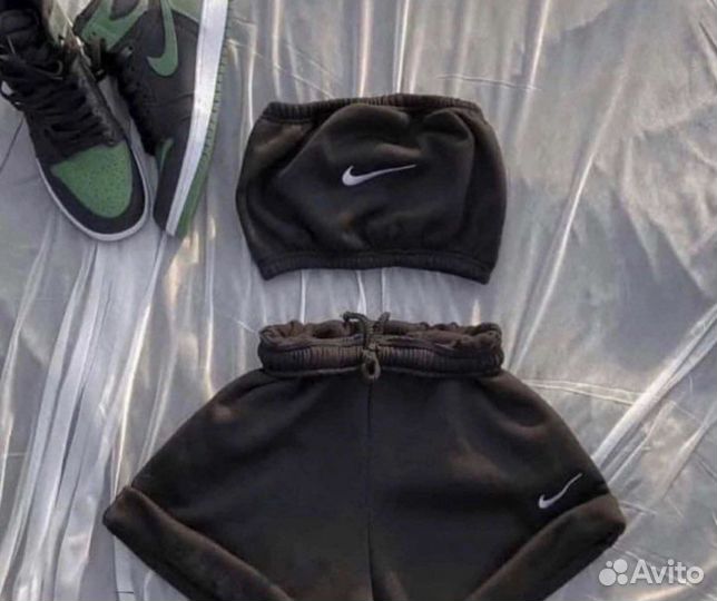Спортивный женский костюм nike