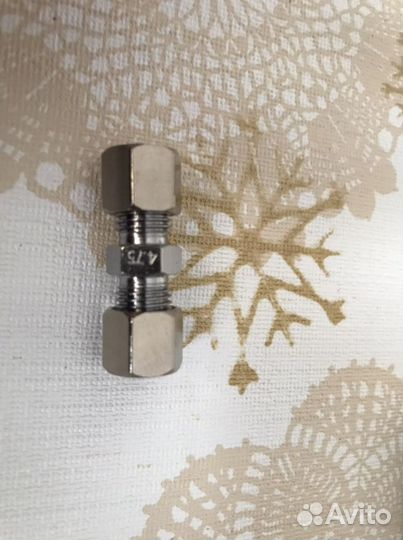 Соединитель тормозных трубок