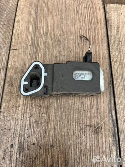 Замок лючка бака Volvo S40 2.4