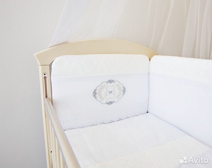 Кроватка детская на колесиках