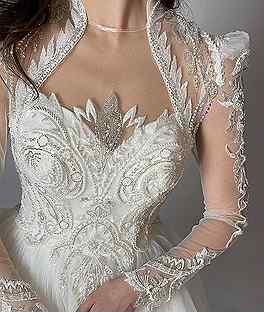 Свадебное платье с кружевом