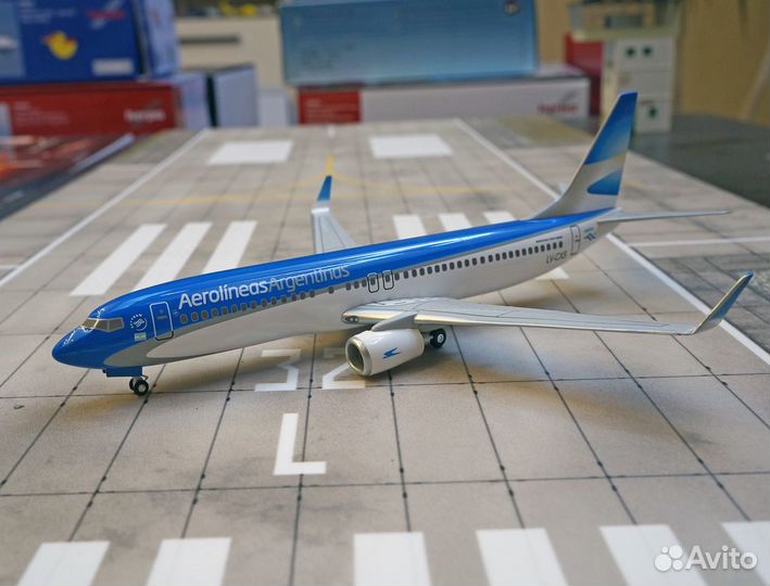 Модель самолета Boeing-737-800