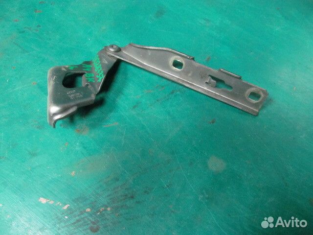 Петля капота левая Audi Rs4