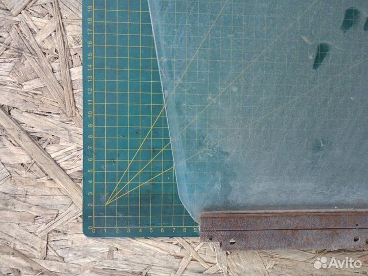 Стекло заднее правое Toyota Sprinter Carib AL25