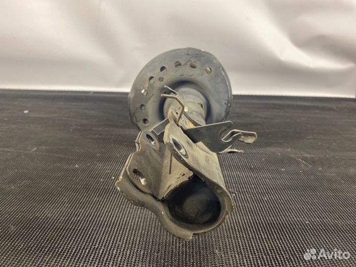 Амортизатор передний правый Nissan X-Trail T31