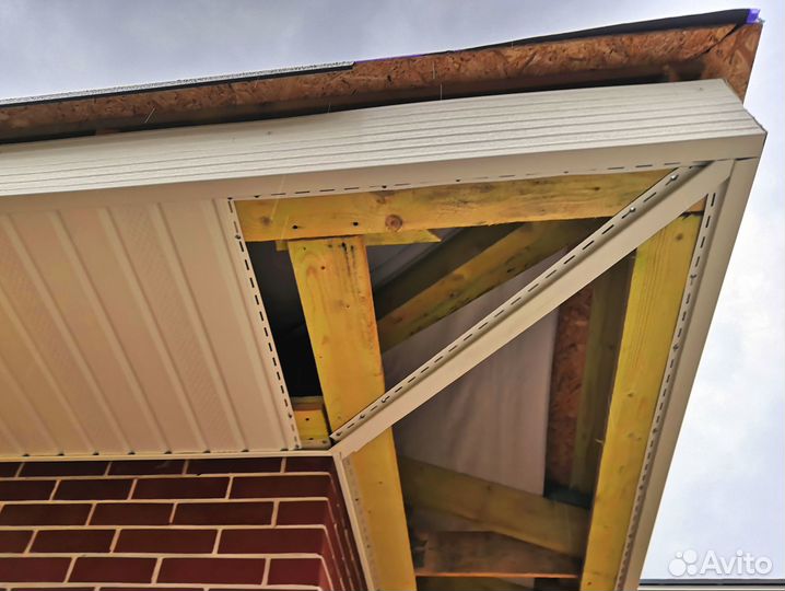 Монтаж софитов на полки крыши