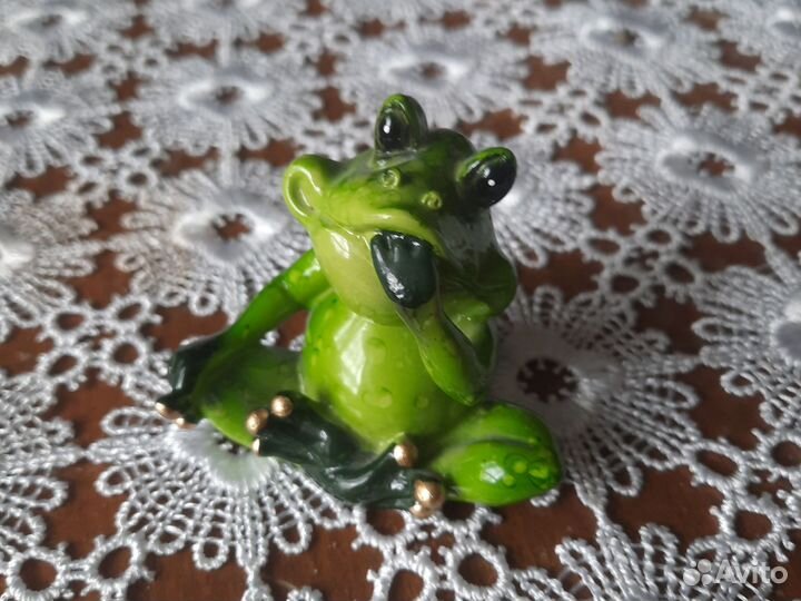 Статуэтка лягушки