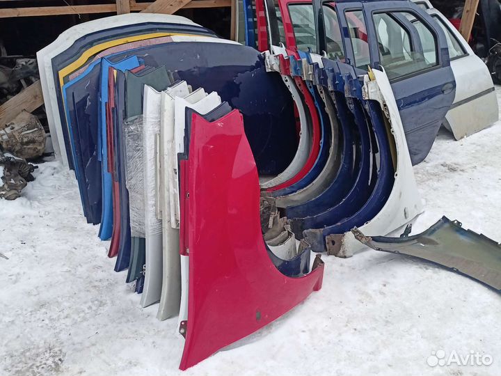 Переднее правое крыло renault logan LADA largus