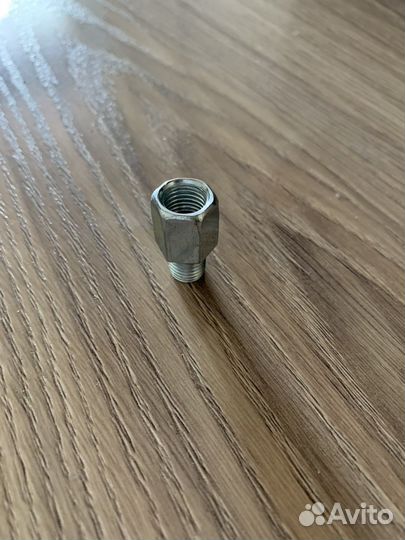 Переходник с обратной резьбы к зеркалу 10мм