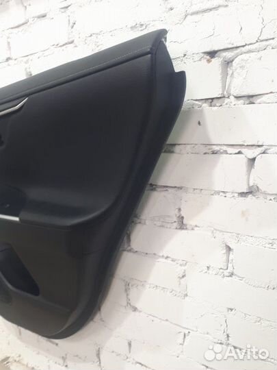 Обшивка боковой двери задняя правая Toyota Rav4