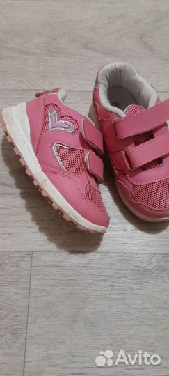 Кроссовки для девочки 24