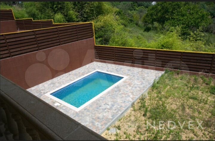 Дом 220 м² на участке 4,5 сот.