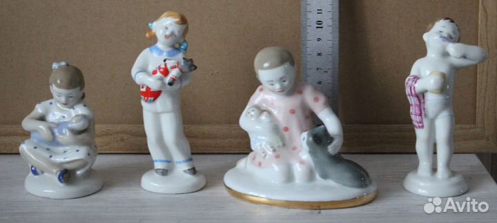 Фарфоровые статуэтки лфз Серия Счастливое детство