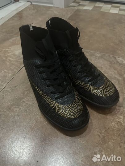 Футбольные бутсы