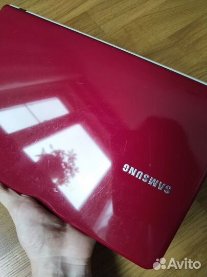 Нетбук Samsung NC110 красный