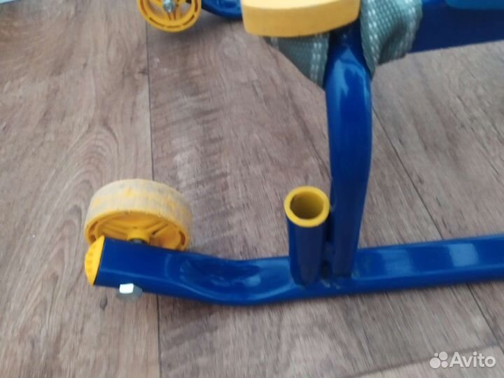 Детские санки с ручкой и колесами