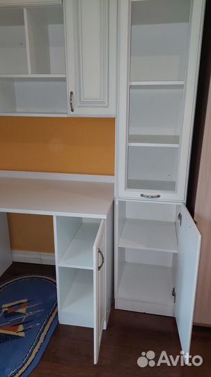 Продам стол со полками