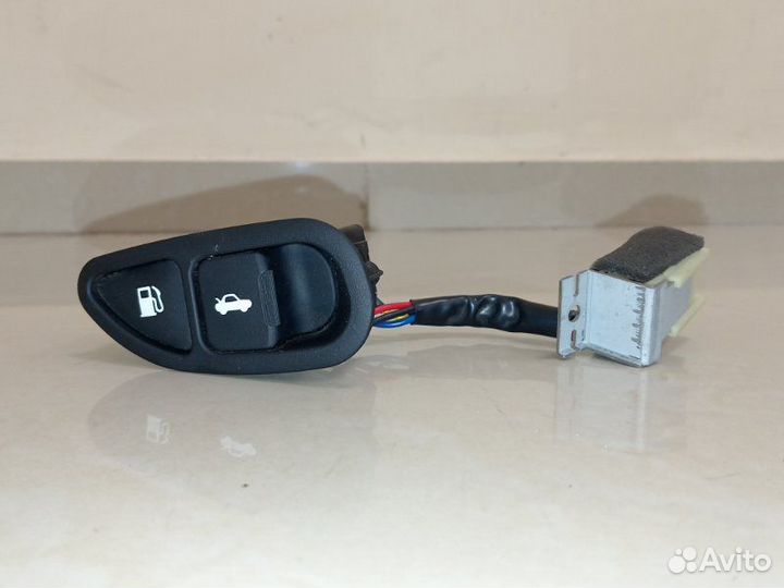 Кнопка открывания багажника Hyundai Sonata EF G4JP