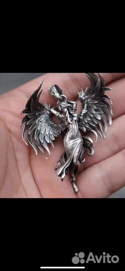 Готический медальон на цепочке