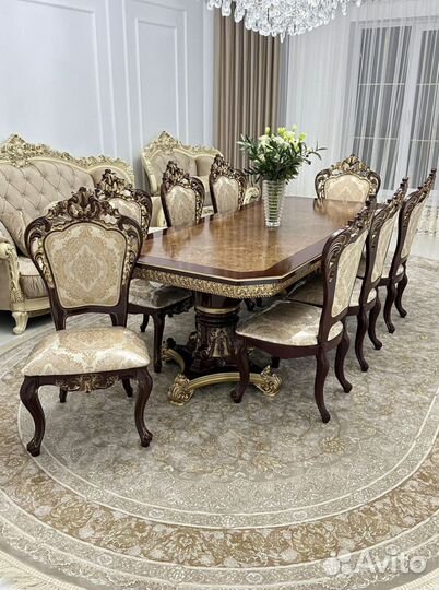 Стол. В наличии