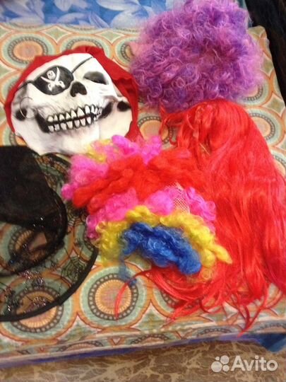 Карнавальные костюмы и парики