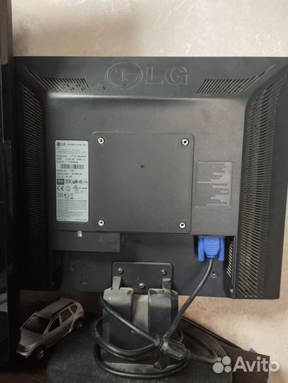 Монитор LG flatron L1751SQ