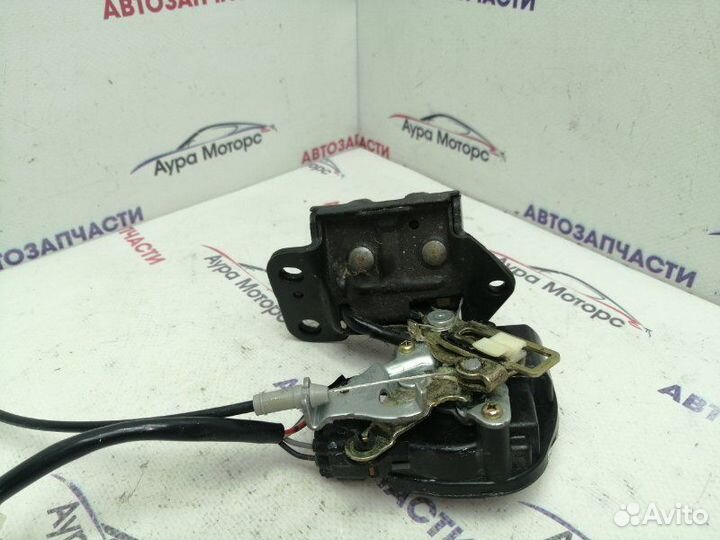 Замок 5-й двери задний Toyota Allex NZE121