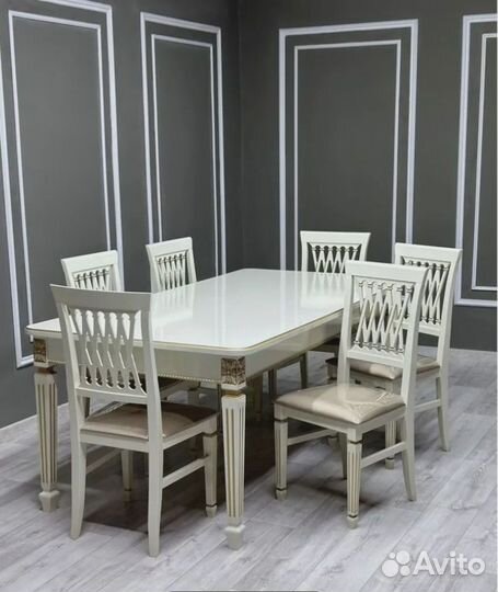 Кухонный стол и стулья в комплекте