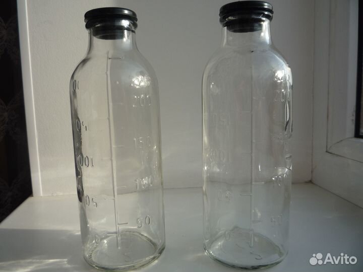 Стеклянная бутылочка