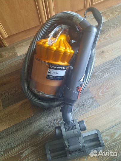 Пылесос Dyson DC32 allergy