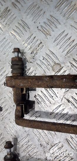 Скоба заднего тормозного суппорта Chevrolet Cruze