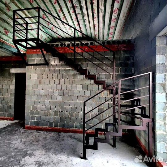 Металлическая каркасная лестница от производителя