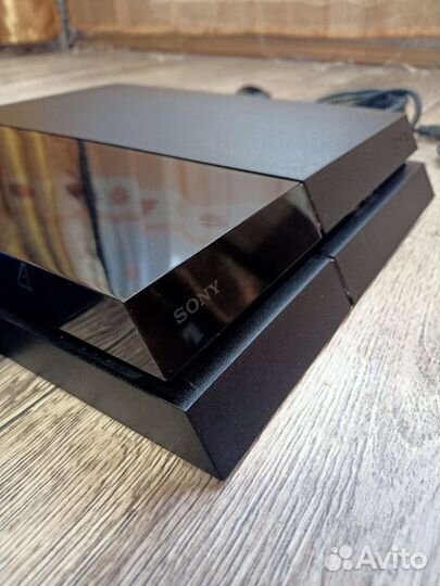 Sony PS4. два геймпада, игры