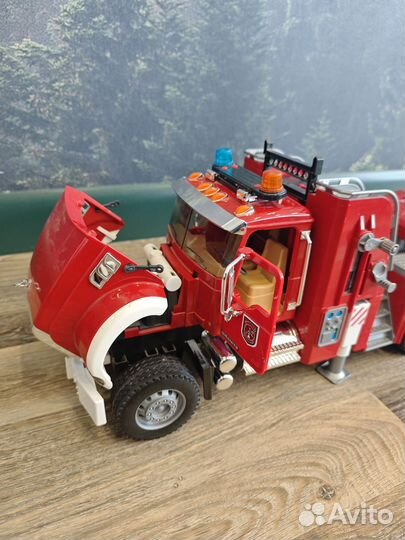 Пожарная машина Bruder mack