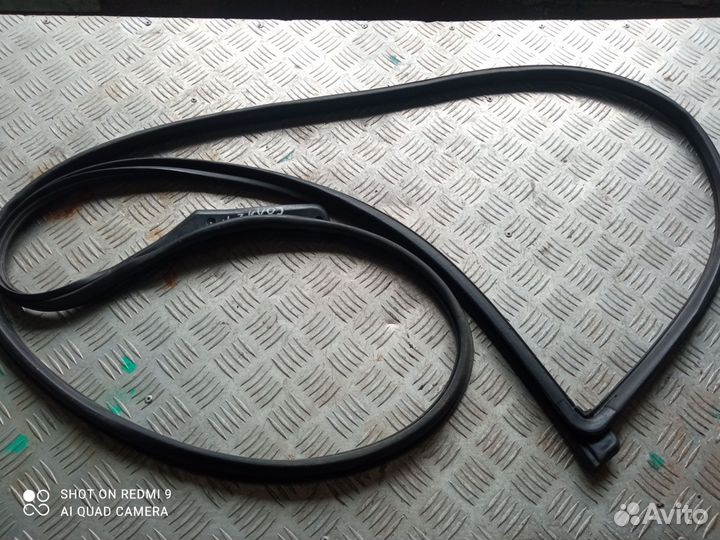 Уплотнитель двери передний левый Hyundai Solaris 2