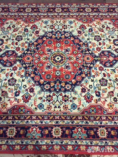 Шерстяной ковёр