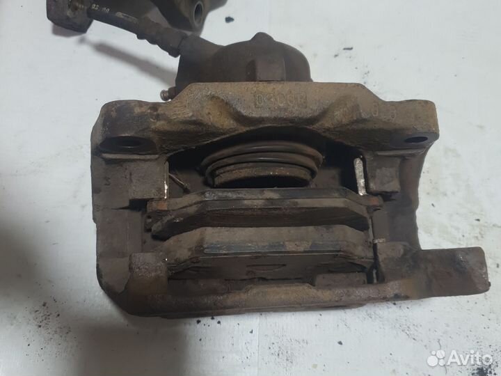 Суппорт тормозной левый Рено Лагуна 1