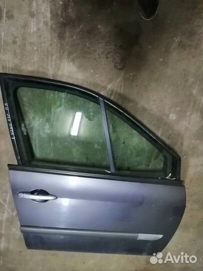 Дверь передняя правая (Renault Scenic)