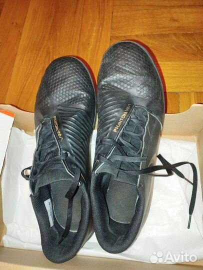 Футбольные бутсы сороконожки Nike phantom venom