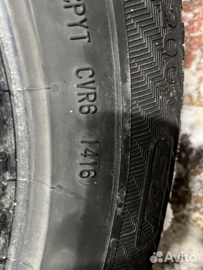 Продам комплект зимних ших 205/70/15