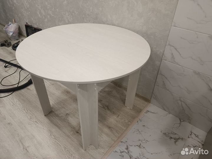 Стол кухонный круглый