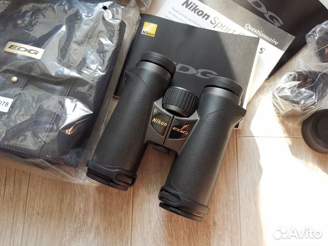 Бинокль Nikon EDG 8X32