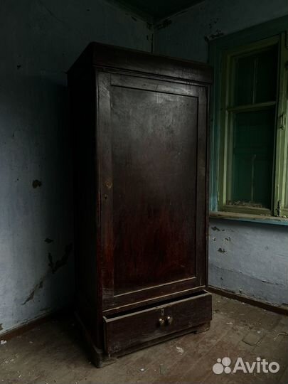 Шкаф старинный